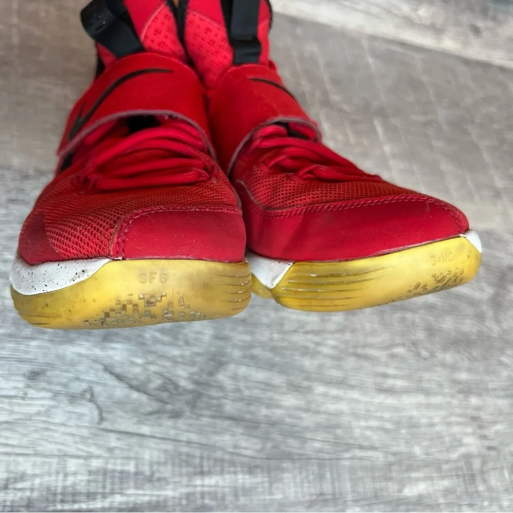 Nike LeBron Basketball Shoes Red Black Youth Size 6.5 Athletic Sneakers
